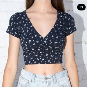 Shein green & white daisy floral cinched crop top